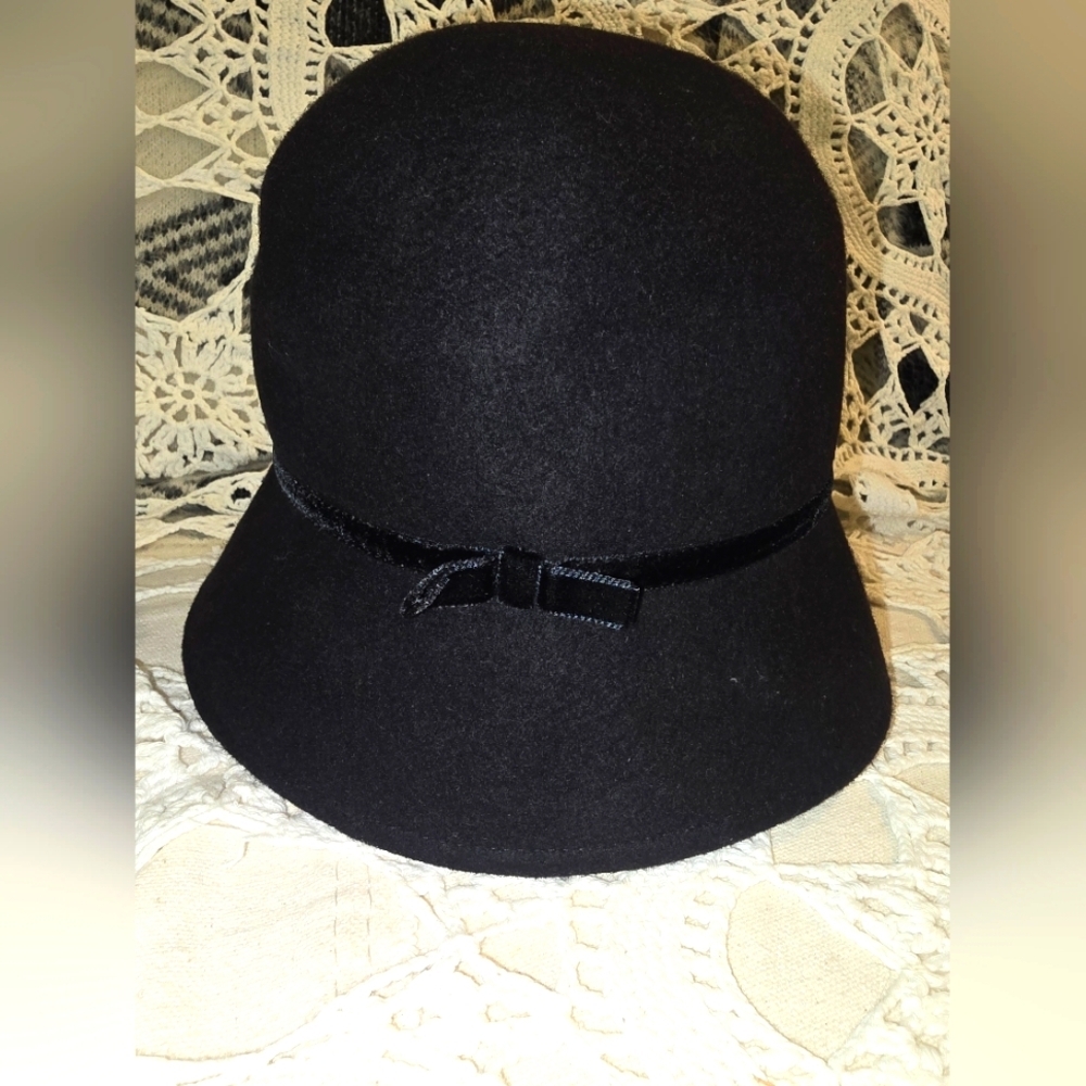 Gymboree 100% Wool, Cloche Hat, Size Small Black Velvet Trim